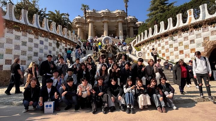 10_グエル公園全員.JPG