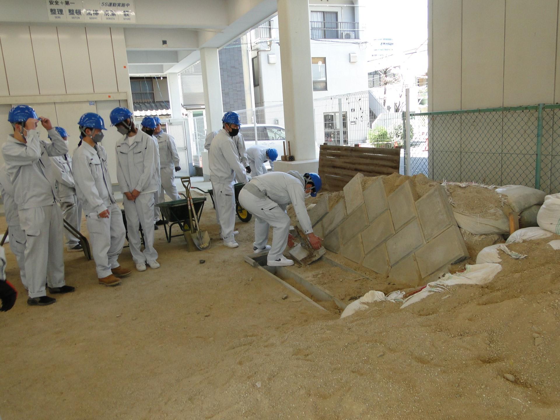 20230410施工実習_土運搬整地CP2-09.jpg