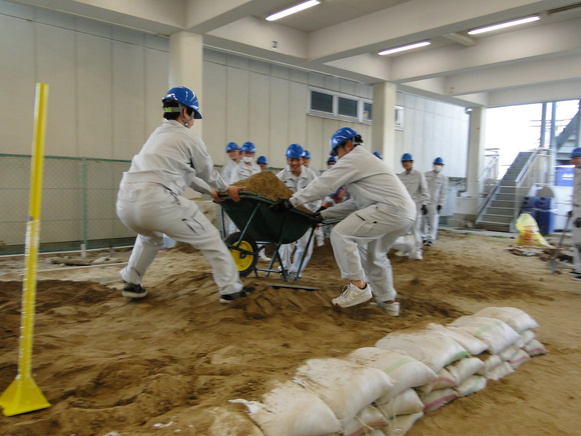 20230410施工実習_土運搬整地CP2-53.jpg