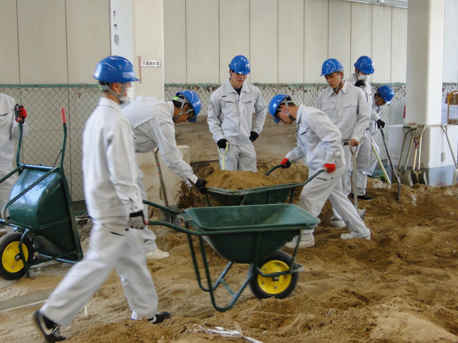 20230410施工実習_土運搬整地CP2-36.jpg